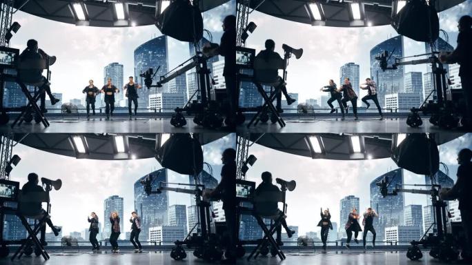 音乐剪辑工作室集: 拍摄嘻哈视频舞蹈场景，三位专业舞者在舞台上表演，大屏幕Led屏幕与现代城市背景。