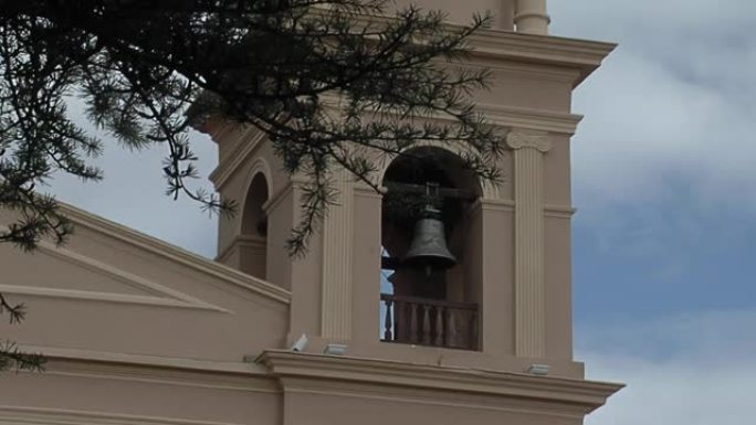 阿根廷萨尔塔省卡法亚特玫瑰圣母大教堂的钟楼。