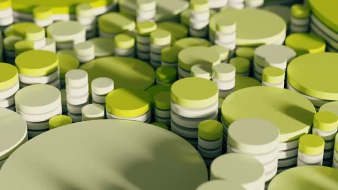 绿色塑料圆筒堆叠在一起