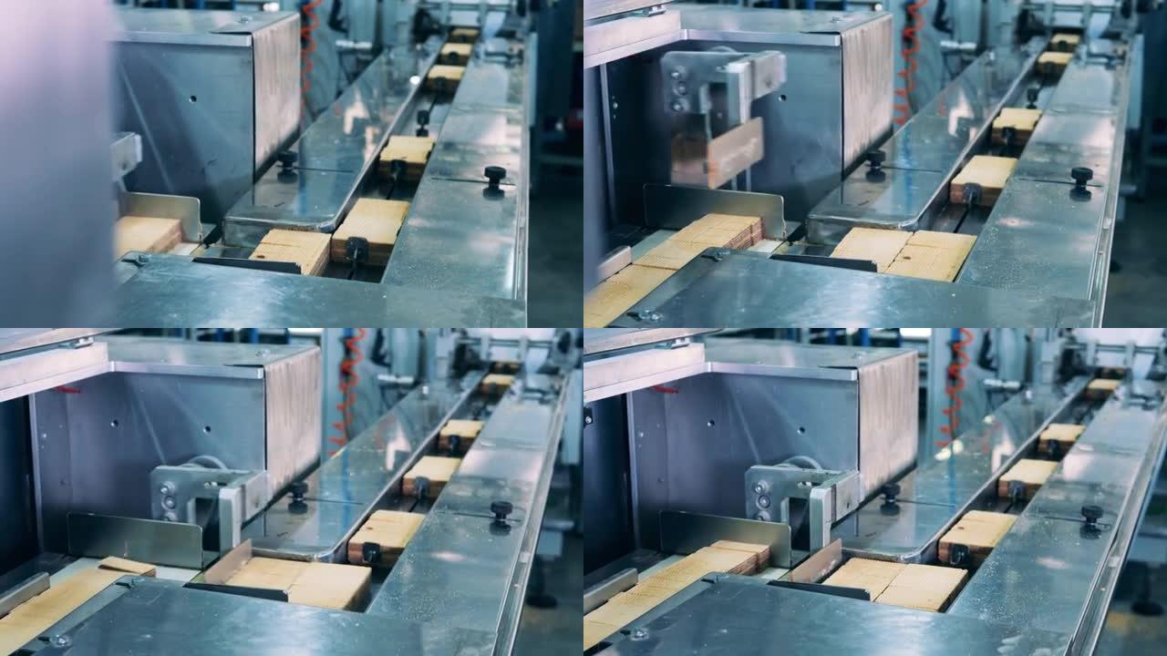 工厂机械正在分批搬迁华夫饼棒。华夫饼生产线。