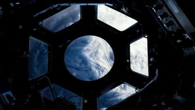 从国际空间站看到的飓风眼。NASA提供的这段视频的元素。