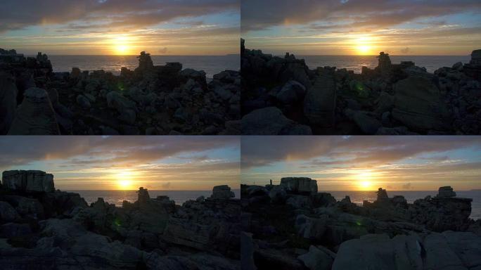 空中: 日落时飞越岩石海岸