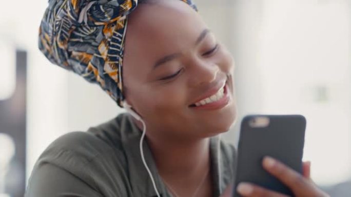 一名年轻女商人使用智能手机的4k视频片段