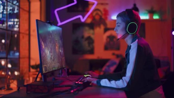 在家玩游戏: 女性玩家在个人电脑上玩在线视频游戏。专业时尚的女性玩家享受RPG策略，屏幕显示街机在线