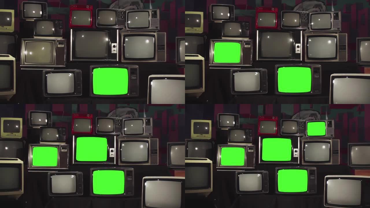 四台复古堆叠电视打开绿色屏幕。缩小。4k分辨率。