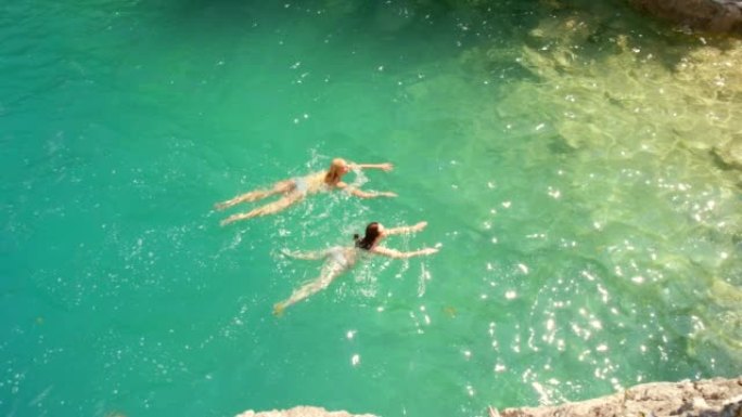 两名女子在法国游泳的4k录像