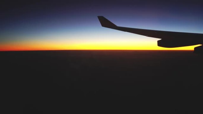 日落通过飞机窗口出国旅游国际旅游机场服务