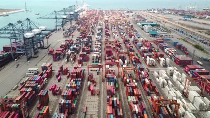 工业港国际航运货物与集装箱装船的鸟瞰图
