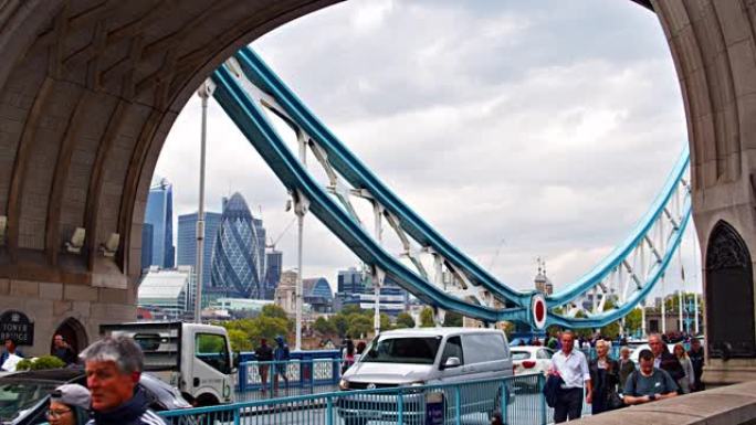 塔桥的游客。伦敦美国街头人流美国旅游