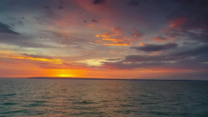 海上浪漫的日落傍晚航拍空镜