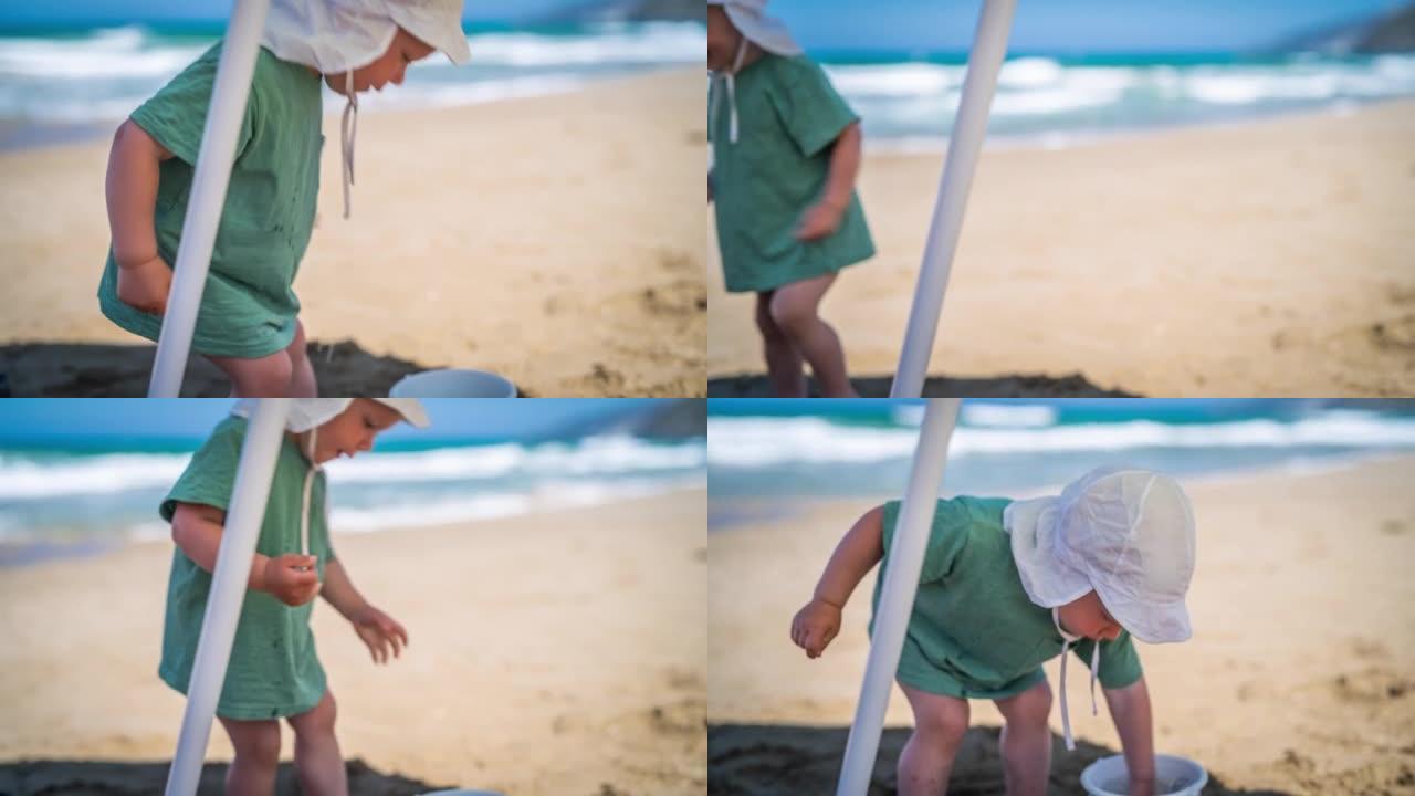 可爱的小男孩在海滩上玩耍