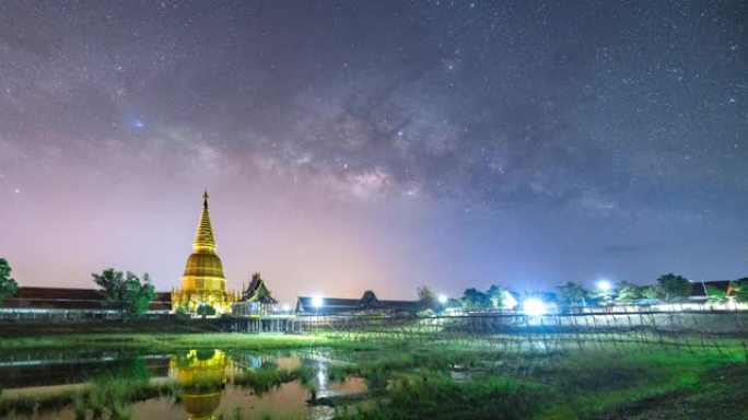 银河系背景下著名寺庙地标的时间流逝