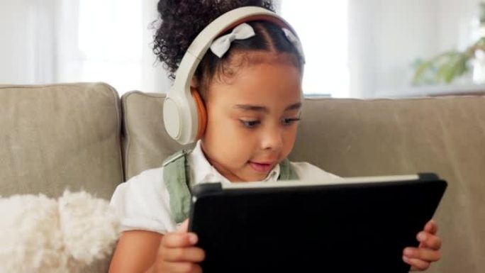 平板电脑游戏，耳机和放松儿童游戏，在移动设备或数字技术应用程序上玩或玩在线游戏。儿童娱乐、青年生活方