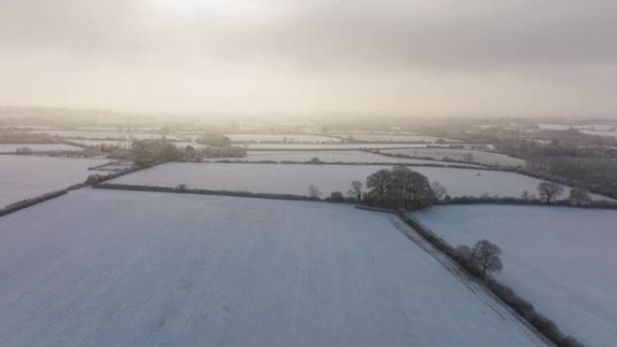 英格兰的空中雪景雪林雪景英格兰