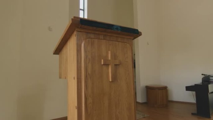 教堂中的木制讲台讲台特写教堂环境庄严肃穆