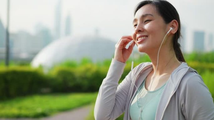 戴耳机的运动女性美女戴上耳机视频素材