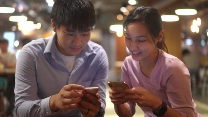 亚洲情侣用手机和分享屏