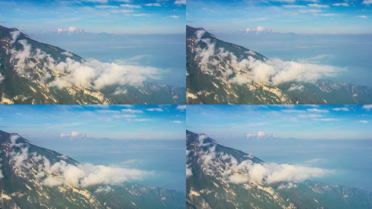 中国四川的九顶山高山峰森林海云海翻滚云雾