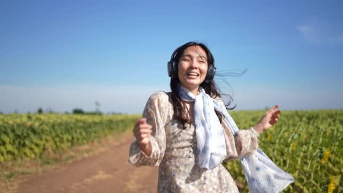 女人喜欢音乐欢乐欢笑女子女士