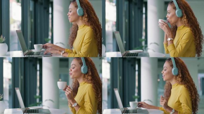 快乐的女商人一边喝咖啡，一边戴着耳机听音乐，一边在工作中使用笔记本电脑。一位开朗的女性商务专业人士，