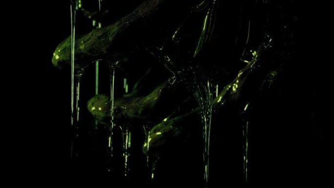 绿色黏糊糊的外星生物在黑暗中滴水
