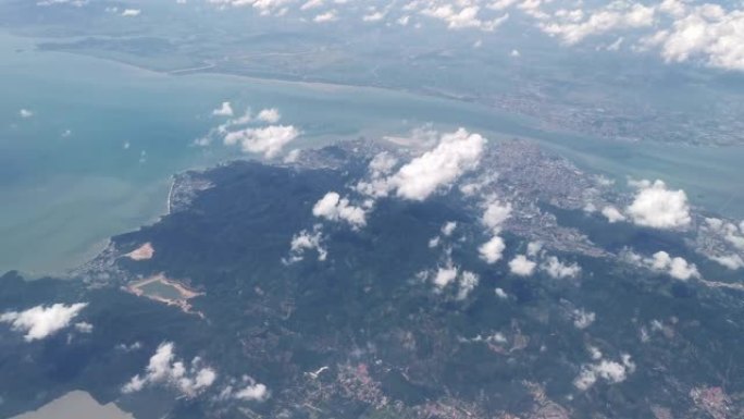 从飞机的角度来看，槟榔屿正上方