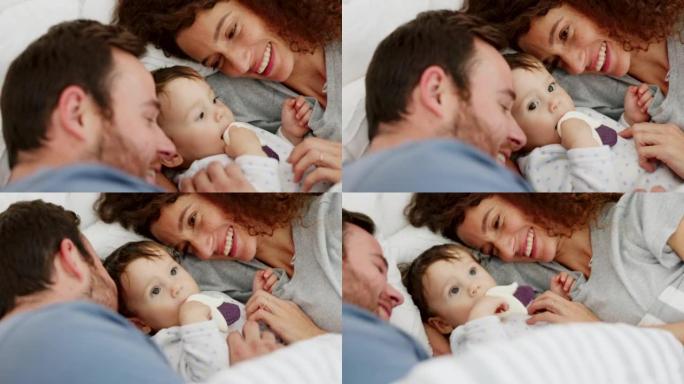 家庭，母亲和父亲带着婴儿，在卧室里微笑，在一起，充满爱心和幸福，周末和欢乐。爱，爸爸妈妈带着孩子拥抱