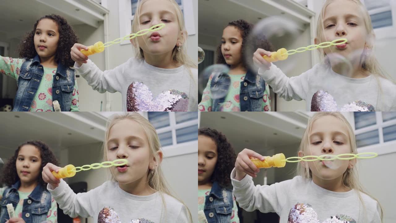 两个小女孩在外面粘合时吹泡泡的4k视频片段