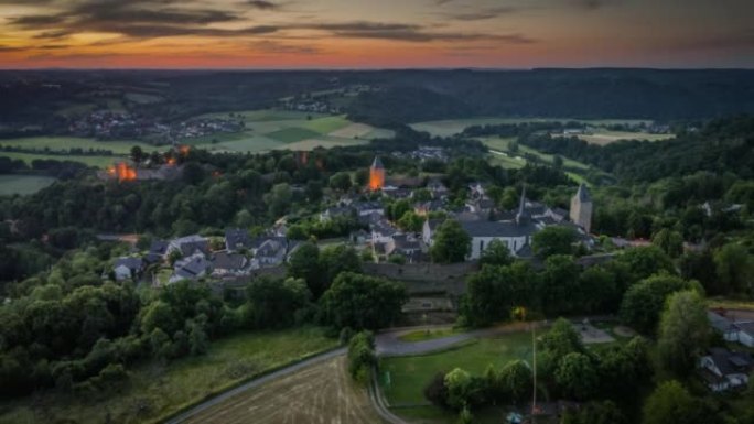 黄昏时德国中世纪小镇布兰肯伯格的乡村景观-空中拍摄
