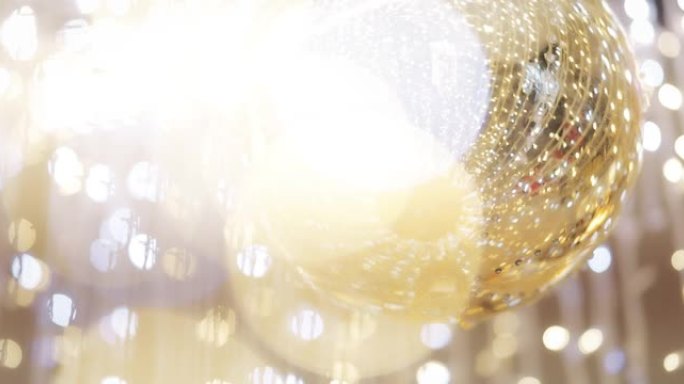 庆祝圣诞节的金球灯光璀璨光斑金色