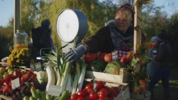 农民布置水果和蔬菜