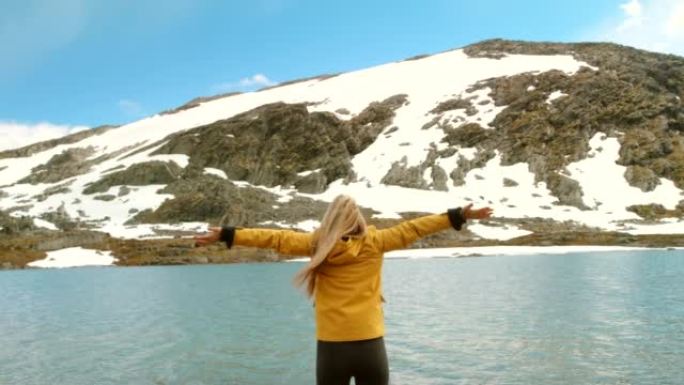 4k视频片段，一个无法识别的女人在挪威欣赏湖景