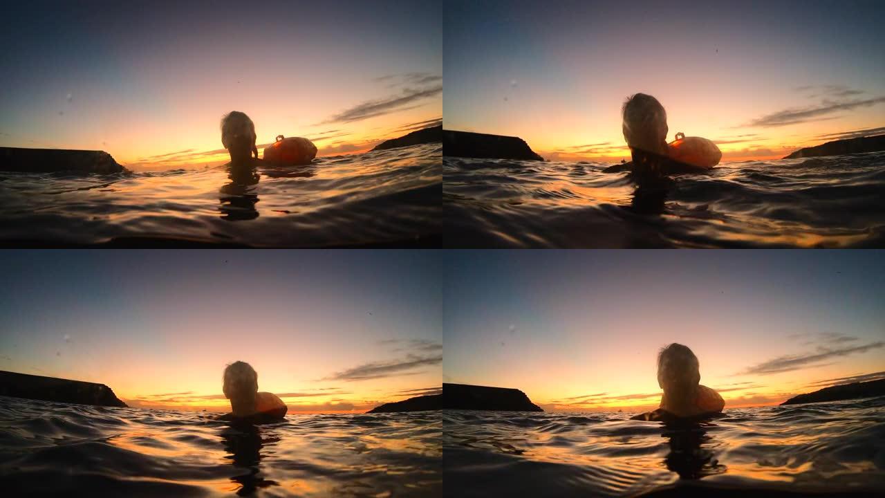 日出时游泳游泳海上海面