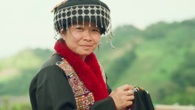 山上的部落服装。传承传统少数民族