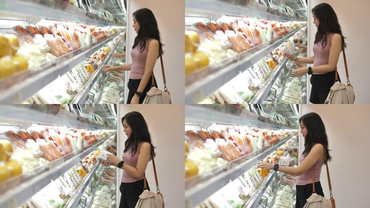 超市里的一个女人超市里的一个女人购物