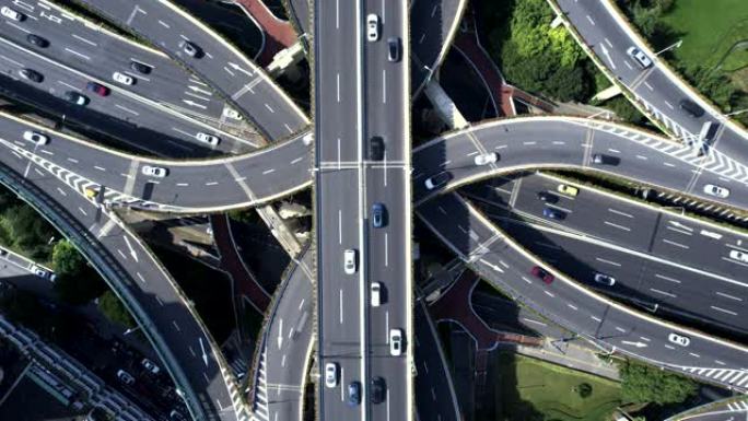 繁忙道路交叉口鸟瞰图