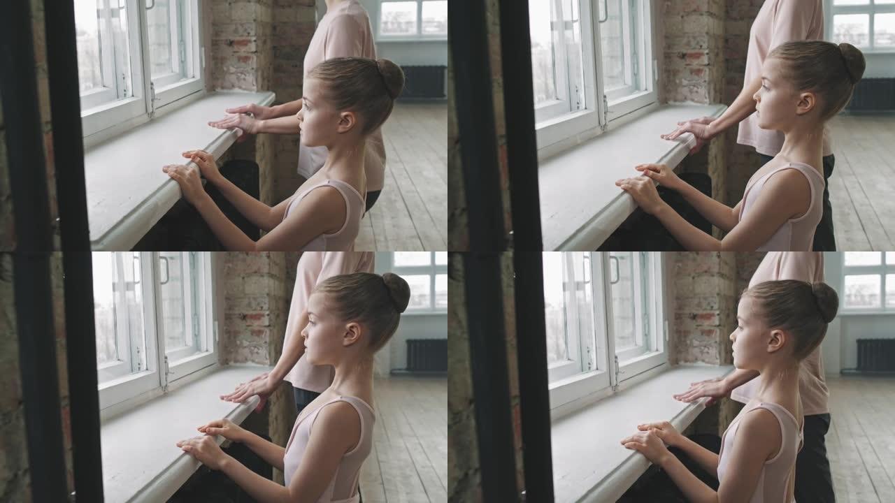 芭蕾舞课上的漂亮小女孩训练