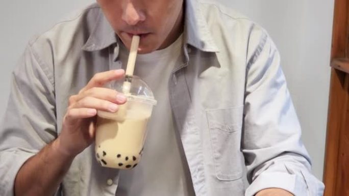 男人喝泡沫奶茶珍珠奶茶男人