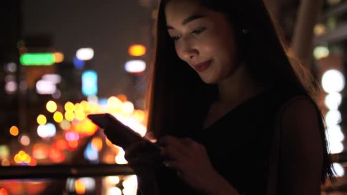 幸福女人下班后在智能手机上发短信街景