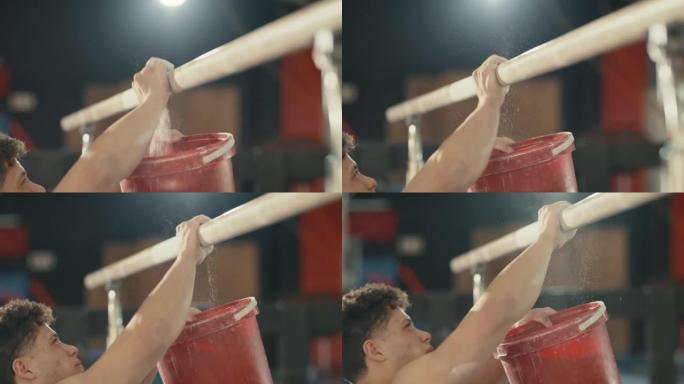 体操运动员，粉笔粉和棒，用于奥林匹克运动场的手部支撑，握持和训练。强壮的体操运动员在健身运动，比赛和