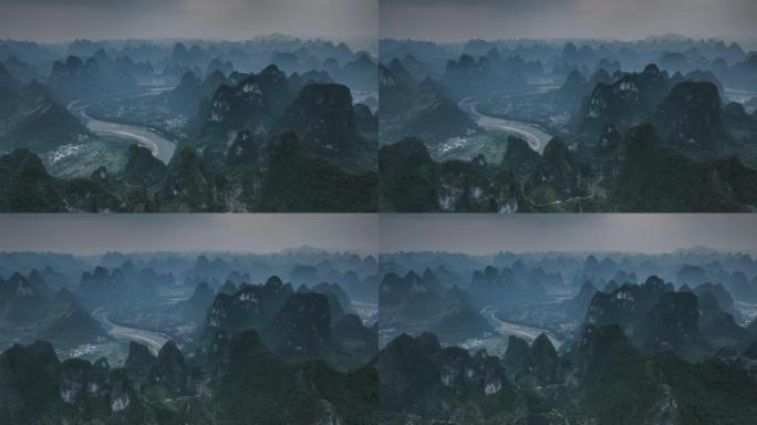 村庄散布在桂林的群山之中