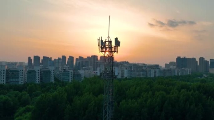 3G，4g和5g蜂窝网络通信塔的鸟瞰图