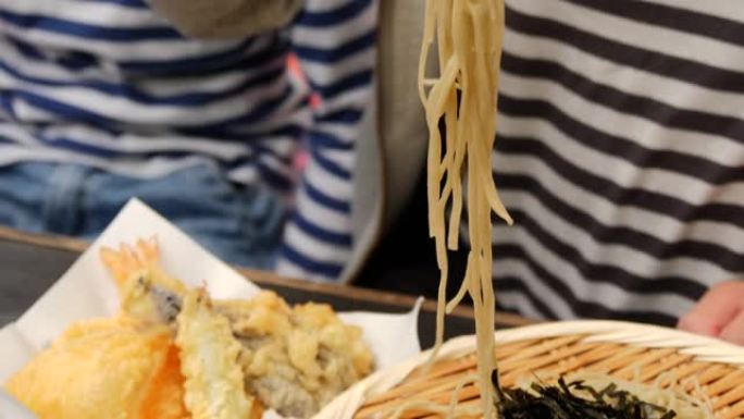 日本传统日本天妇罗荞麦面和tororo荞麦面