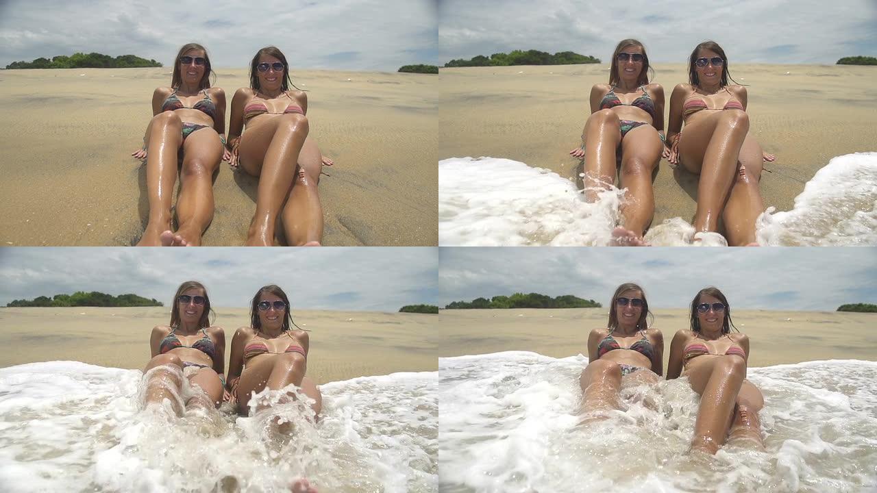 慢动作: 双胞胎姐妹被海浪飞溅