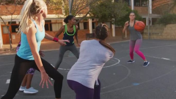 多元化女子篮球队比赛，运球和进球