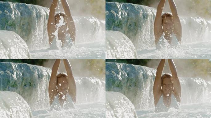 在土星温泉的游泳池里放松的女人的超级SLO MO肖像