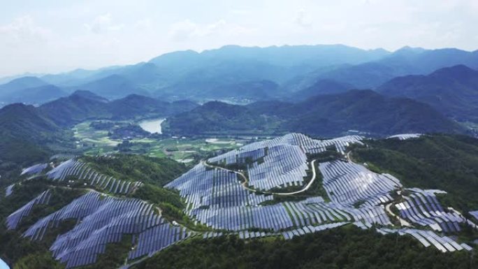 山上的太阳能电池板