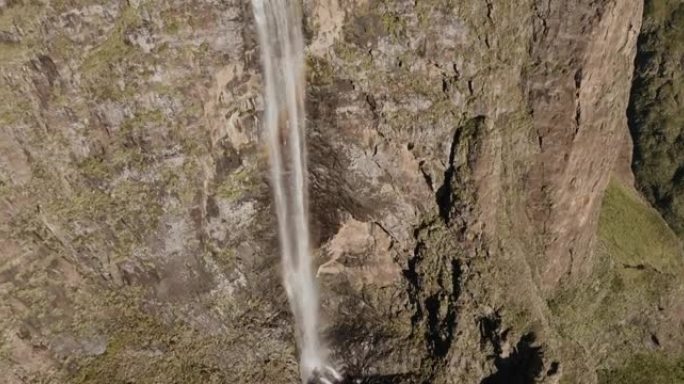 壮观的鸟瞰图格拉瀑布，世界第二高的瀑布，南非夸祖鲁-纳塔德拉肯斯堡