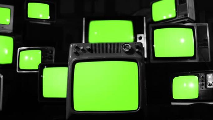 从绿屏缩小到许多旧电视关闭绿屏。黑白色调。4K。