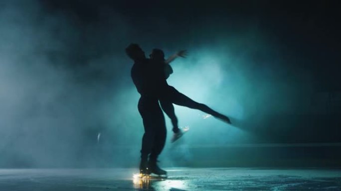 一对年轻的花样滑冰运动员的电影特写镜头正在比赛开始前在溜冰场上进行双人滑冰舞蹈编排。完美、精确、自由
